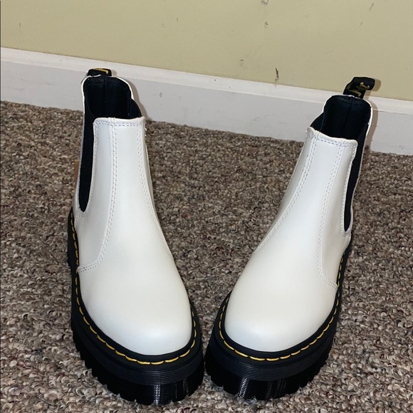 Unisex New Dr. Martens White Quad Smooth Leather Platform Chelsea Boots M4 W5 - Picture 5 of 10